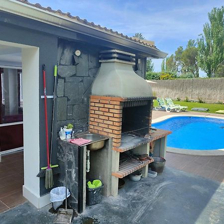 Chalet Con Piscina Y Jacuzzi En Madrid Alquila Habitaciones Algete Εξωτερικό φωτογραφία