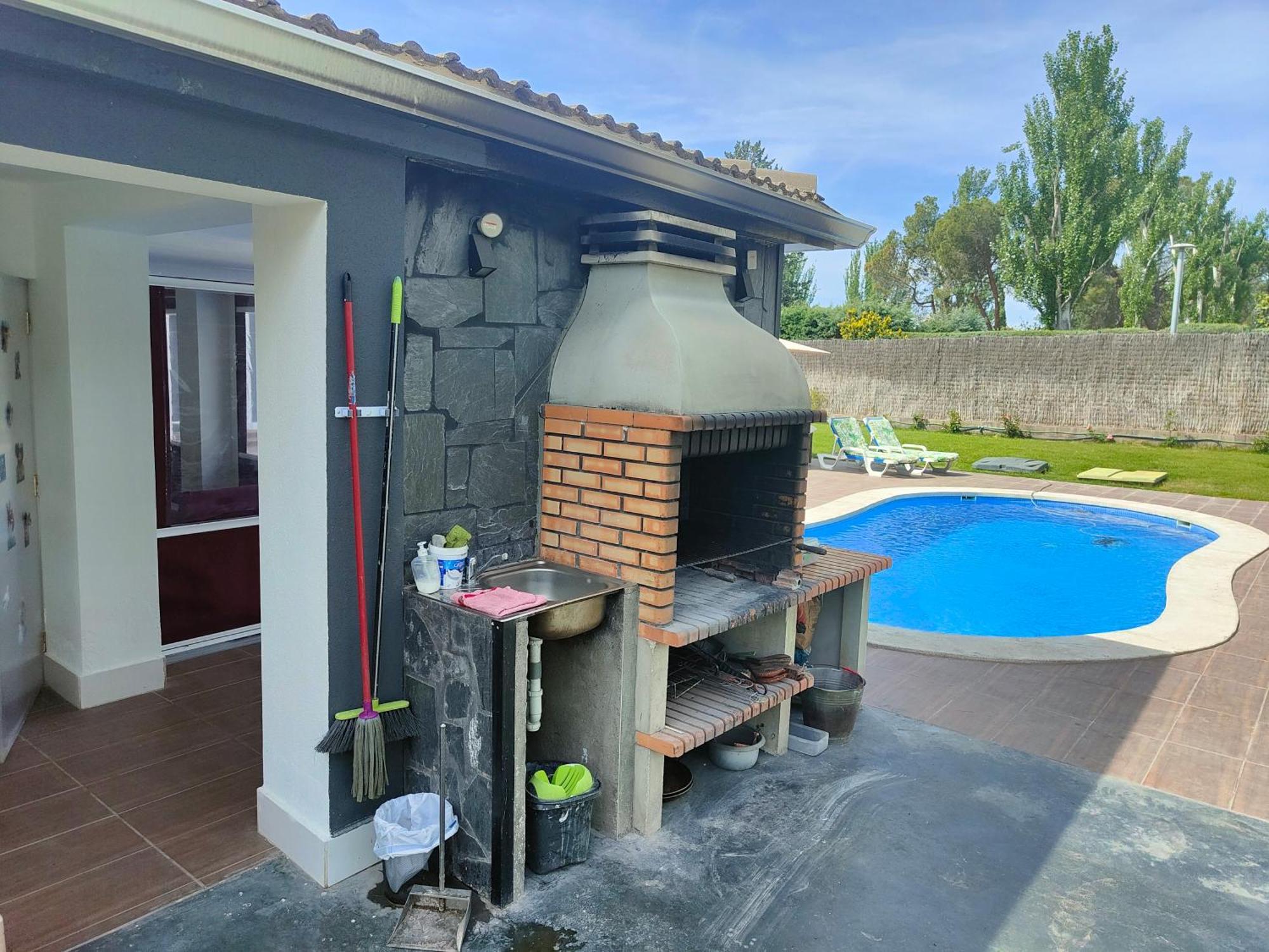Chalet Con Piscina Y Jacuzzi En Madrid Alquila Habitaciones Algete Εξωτερικό φωτογραφία